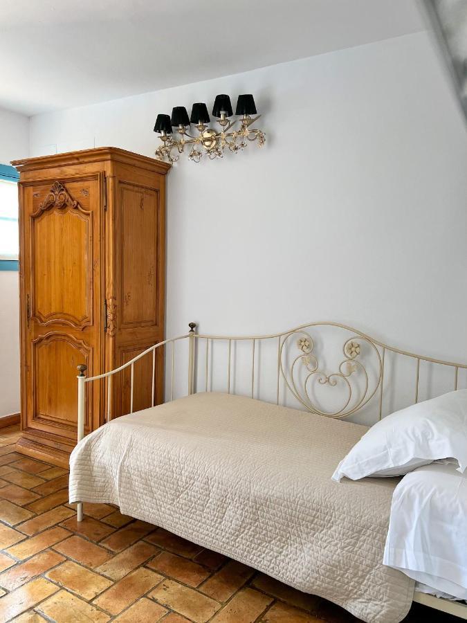 Hostal Servilia Carmona  Exteriör bild