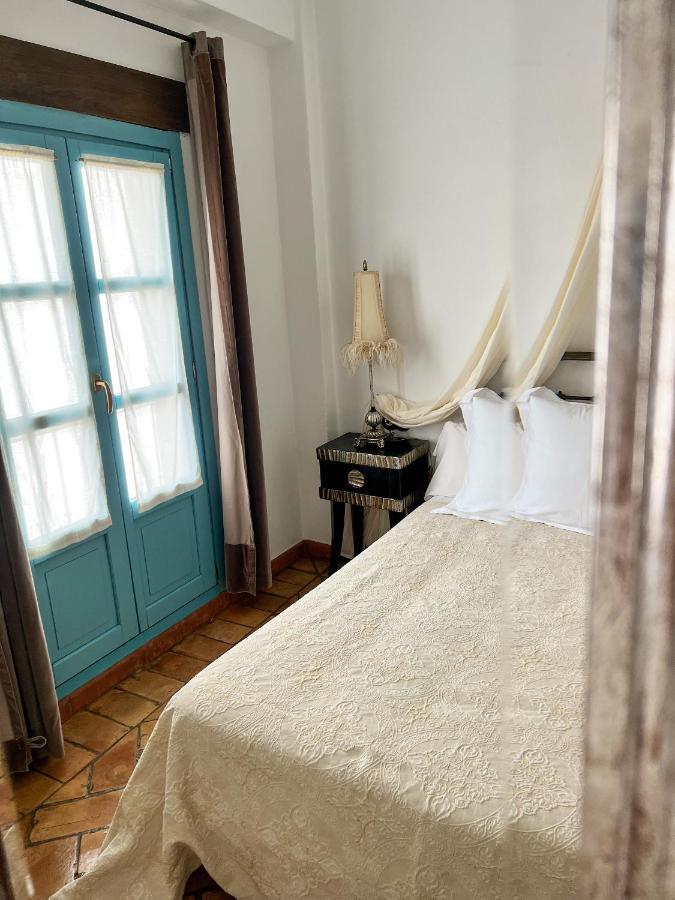 Hostal Servilia Carmona  Exteriör bild