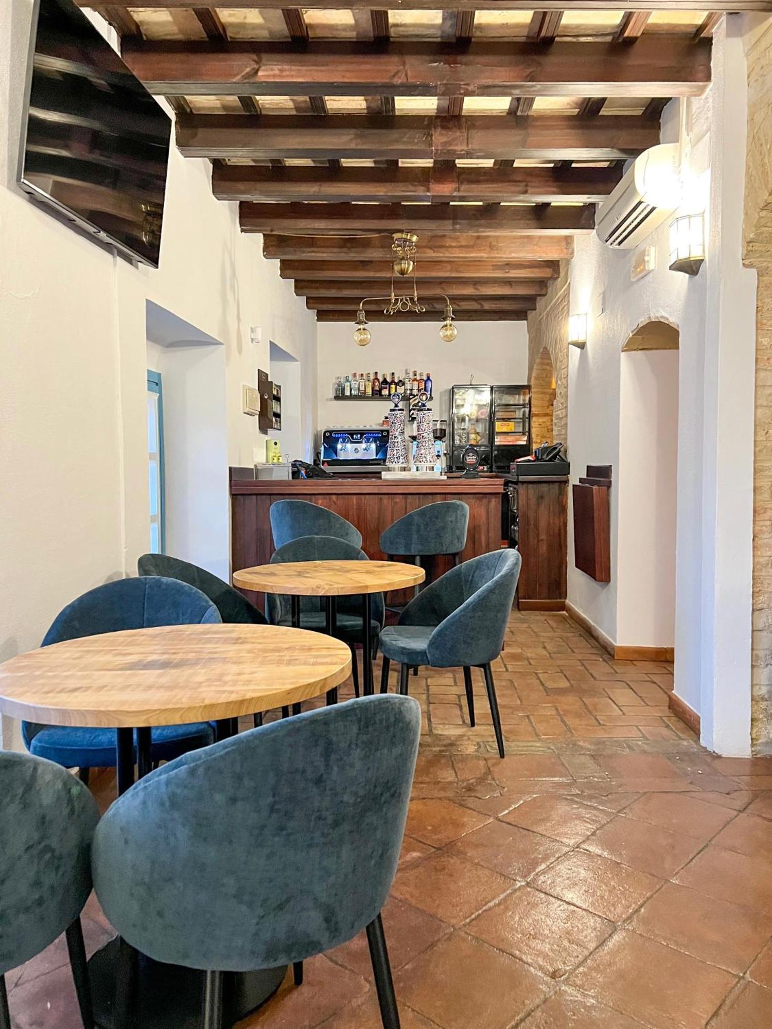 Hostal Servilia Carmona  Exteriör bild