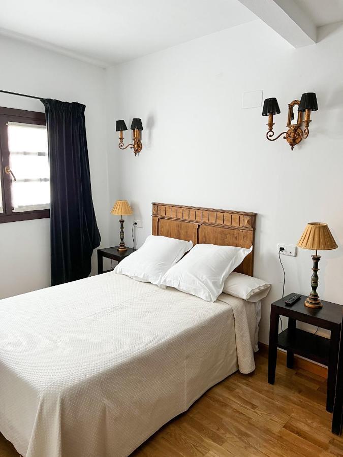 Hostal Servilia Carmona  Exteriör bild