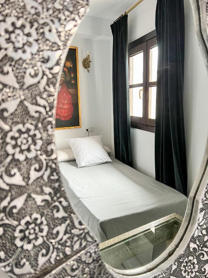 Hostal Servilia Carmona  Exteriör bild