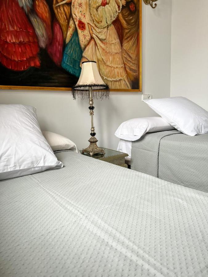 Hostal Servilia Carmona  Exteriör bild
