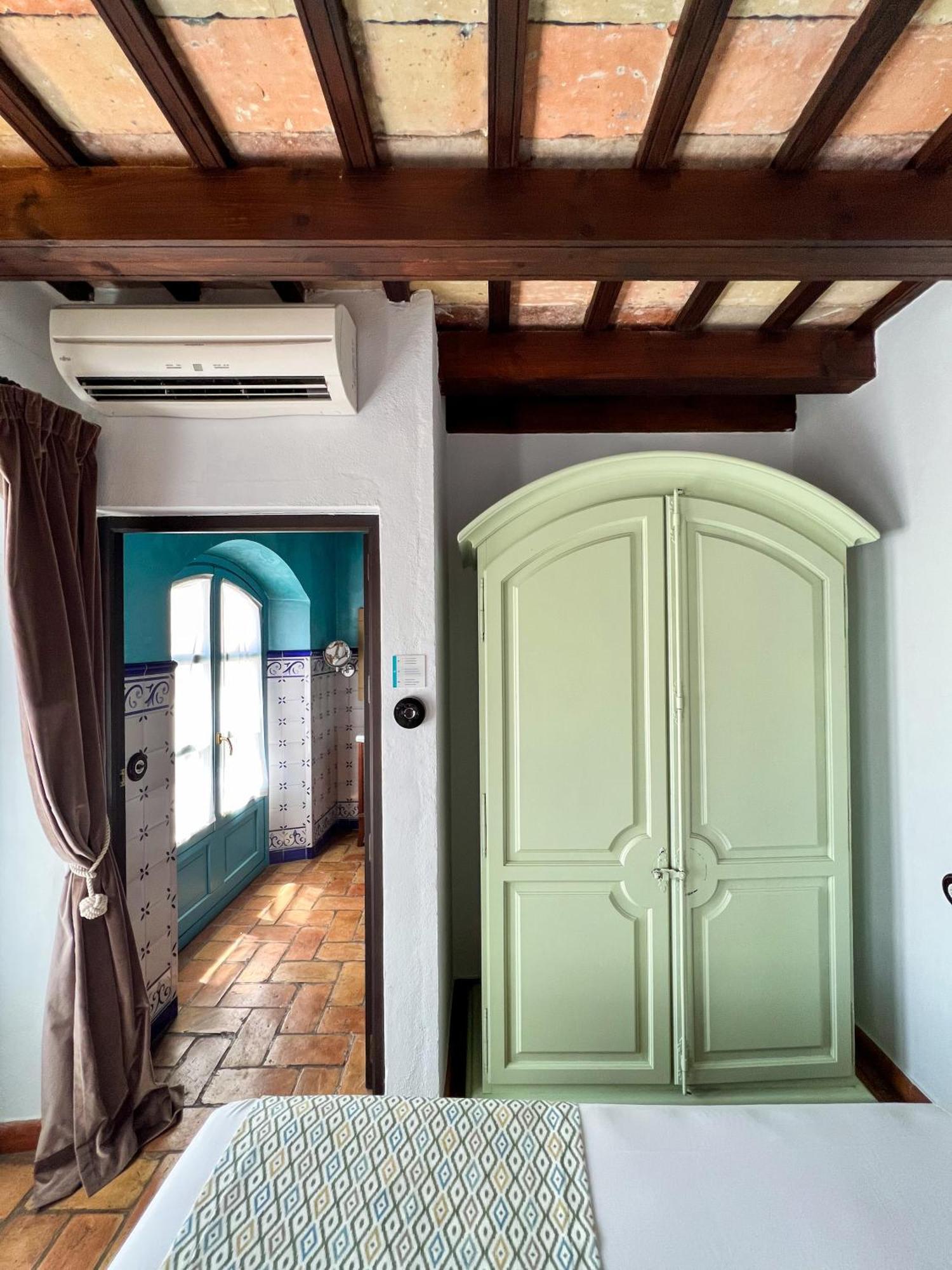 Hostal Servilia Carmona  Exteriör bild