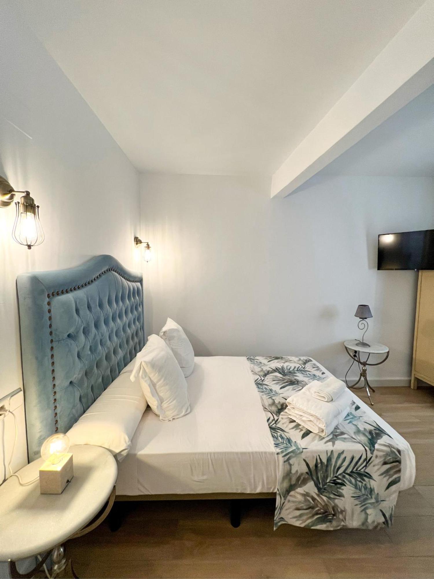 Hostal Servilia Carmona  Exteriör bild