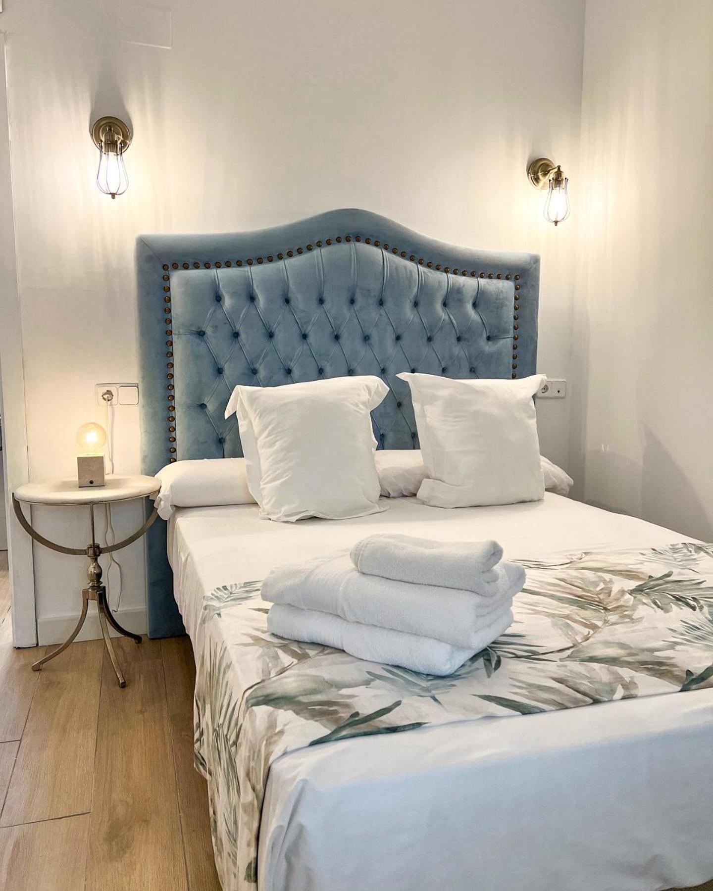 Hostal Servilia Carmona  Exteriör bild